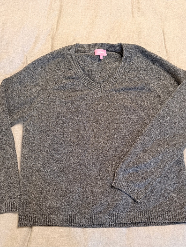 Edikted Martha Oversized Gray V-Neck Sweater
